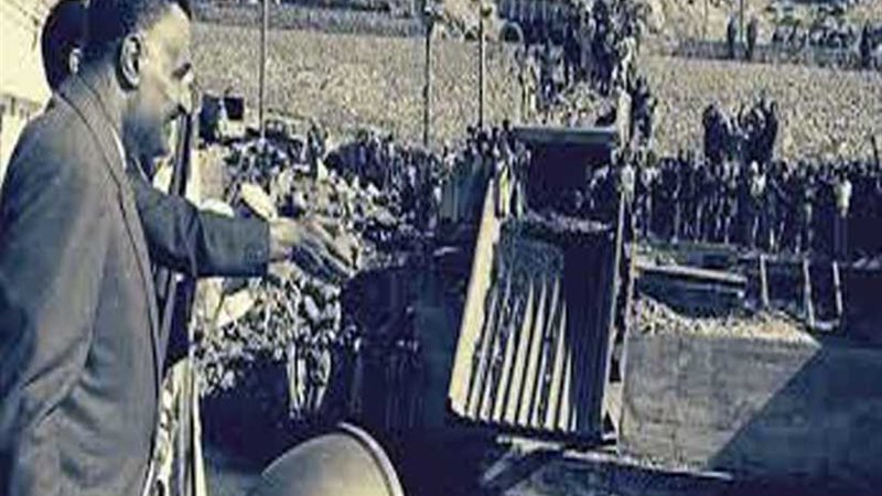 15 يناير ميلاد عظيمين..