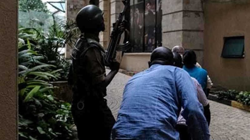 إنقاذ 50 شخصا محاصرين