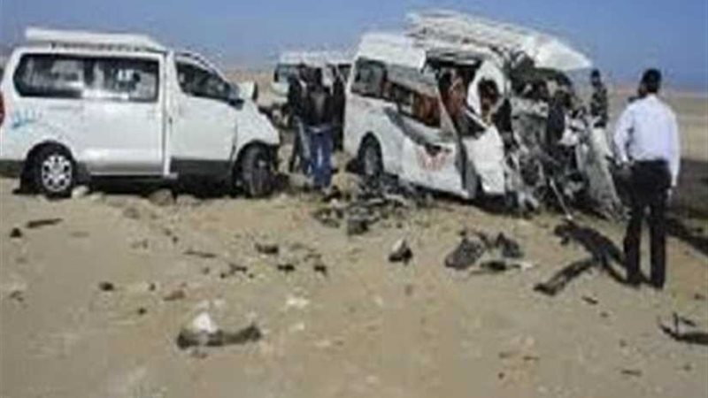 إصابة 14 في تصادم