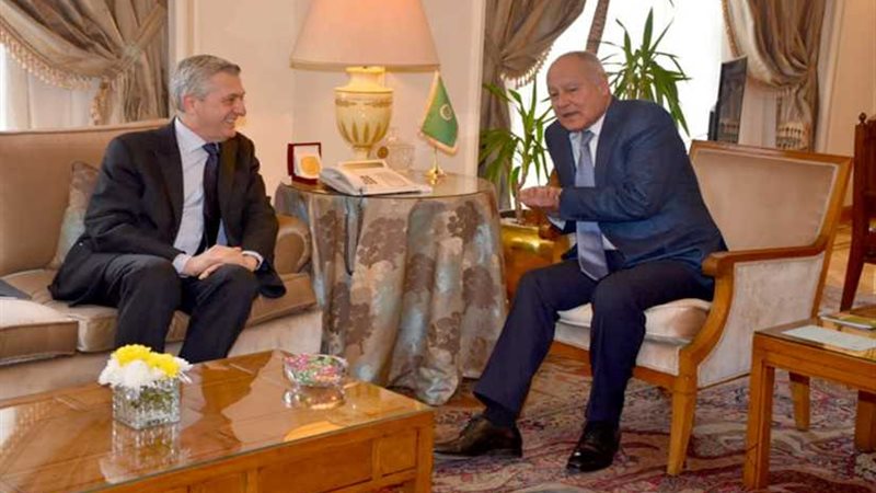 أبو الغيط يبحث مع