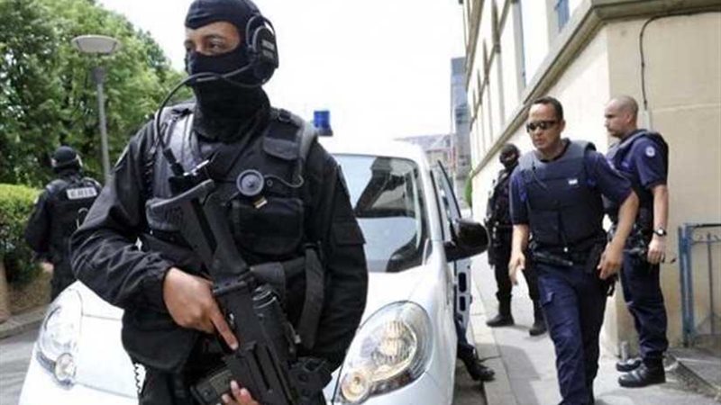 اعتقال موظف كبير