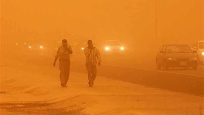 عاصفة ترابية شديدة تغطى سماء الكويت