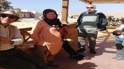 وفدان من إنجلترا وأستراليا يزوران آثار تل العمارنة بالمنيا‎