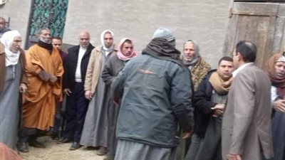 رئيس مركز طلخا يعزي أسرة شهيد 