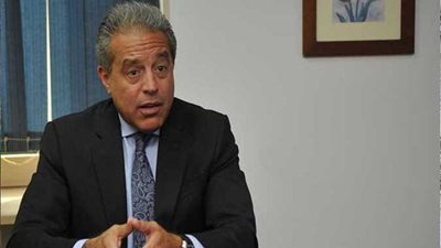 السفير المصري في الجزائر يطمئن على بعثة الأهلي