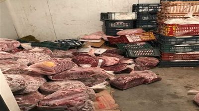 ضبط 3 أطنان لحومًا فاسدة بثلاجة في الخصوص