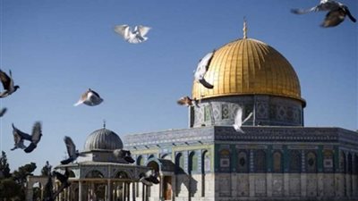 الاحتلال في ورطة.. يضغط لفتح سفارات بالقدس