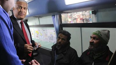 موجز الرابعة..سيارات الإغاثة تجوب الشوارع لمساعدة المشردين ..و14مليار جنيه تكلفة ألف كيلومتر طرق