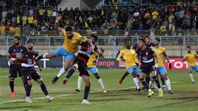إيقاف مباراة الإسماعيلي والإفريقي التونسي أكثر من 20 دقيقة بسبب الجماهير
