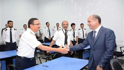 قبول ٣٨٠ طيارًا اجتازوا الاختبارات للعمل بـ