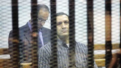 علاء وجمال مبارك ينكران اتهامات التلاعب بالبورصة