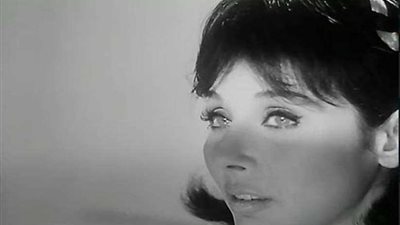 لبنى عبدالعزيز لـ