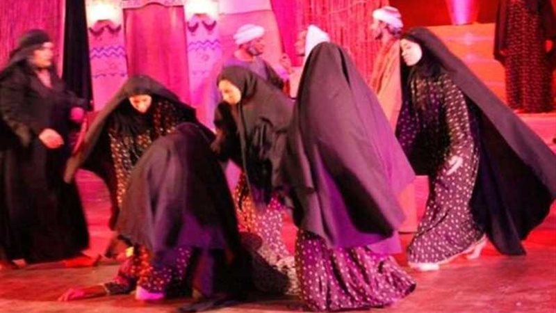 الطوق والأسورة تفوز