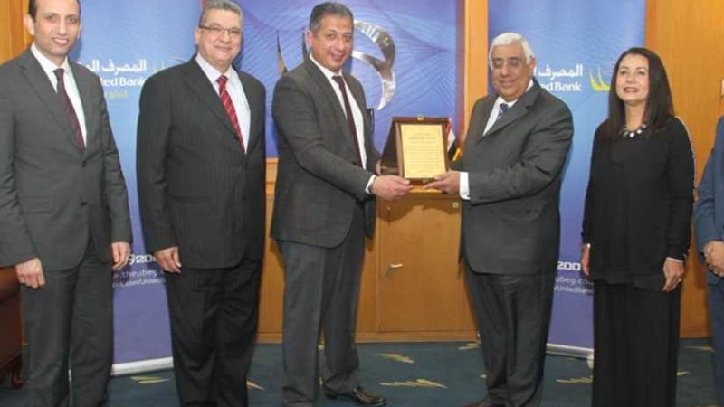 تكريم رئيس المصرف