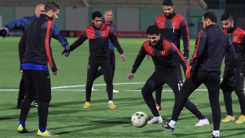 الأهلي يرتدي زيه