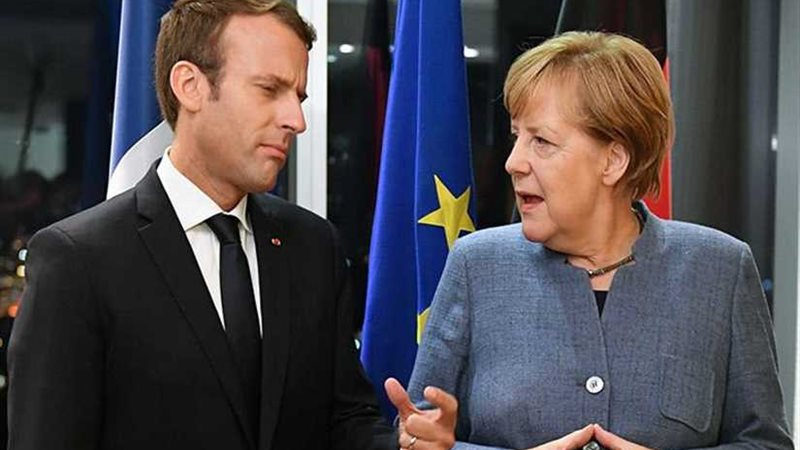 ميركل وماكرون يوقعان