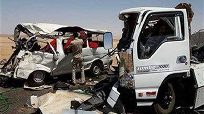 تصادم سيارة نقل بقطار