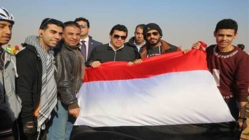وزير الرياضة يقود
