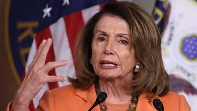 بيلوسي: ترامب قليل الخبرة بالبروتوكولات العسكرية