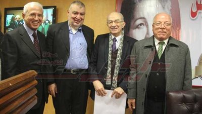 تسليم جائزة 