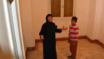 السعيد يخصص شقة بمساكن الإيواء لسيدة تقيم في عشة بطنطا