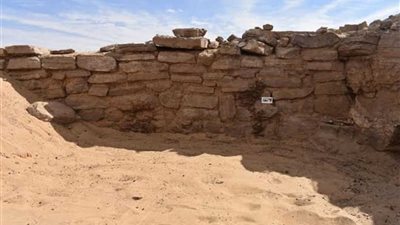 الكشف عن 6 مقابر من عصر الدولة القديمة بأسوان