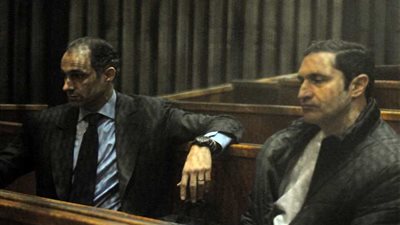 تأجيل محاكمة علاء وجمال مبارك وآخرين بـ