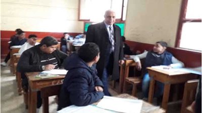 وكيل تعليم أسيوط يحيل رئيس لجنة ومراقب دور وملاحظين للتحقيق