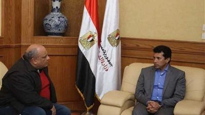 وزير الرياضة يبحث مع رئيس اتحاد الإسكواش الاستعدادات للبطولات الدولية