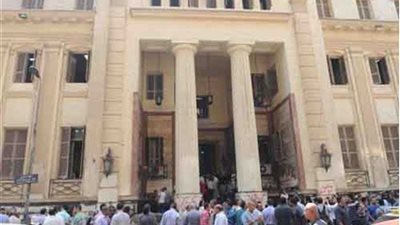 الجنايات تتنحي عن محاكمة المتهمين بقتل والد 