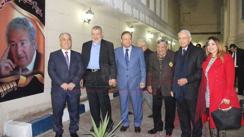 بدء توافد الحضور