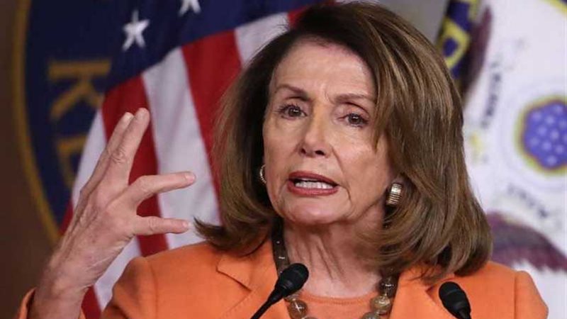 بيلوسي: ترامب قليل