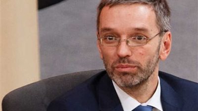 وزير الداخلية النمساوي يبحث أزمة اللاجئين
