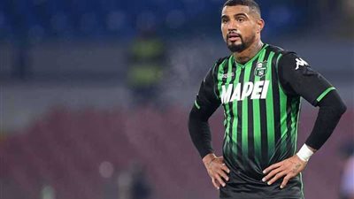 بواتينج يُسجل الحضور الأول للاعبي غانا في برشلونة