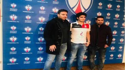 نجم الأهلى ينتقل رسميا للنجوم