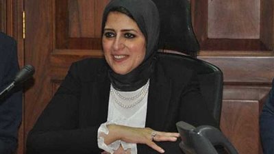 وزيرة الصحة تشيد بالخدمة بمستشفى 