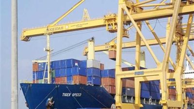 تداول 544 شاحنة بضائع بموانىء البحر الأحمر