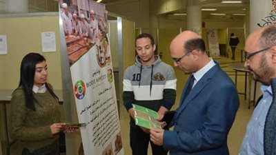 نائب رئيس جامعة أسيوط يزور وحدة نقل التكنولوجيا المتكاملة