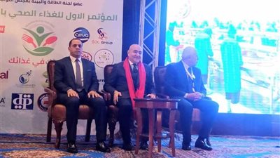 رئيس جامعة دمنهور يشارك في المؤتمر الأول للغذاء الصحي بالقاهر 