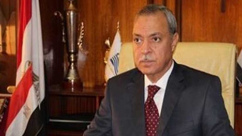 محافظ قنا يفتتح معرض