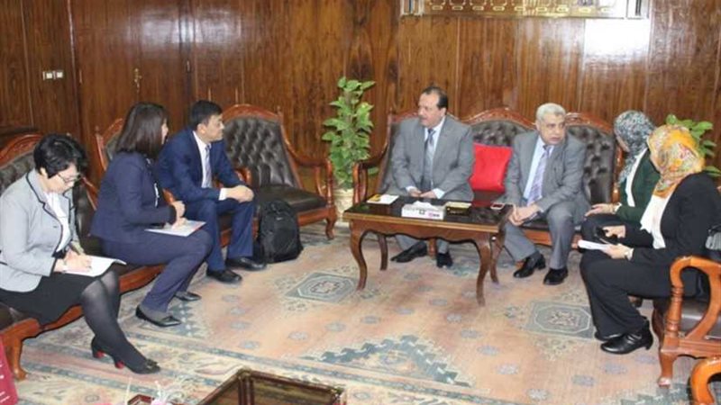 بحث التعاون بين جامعة