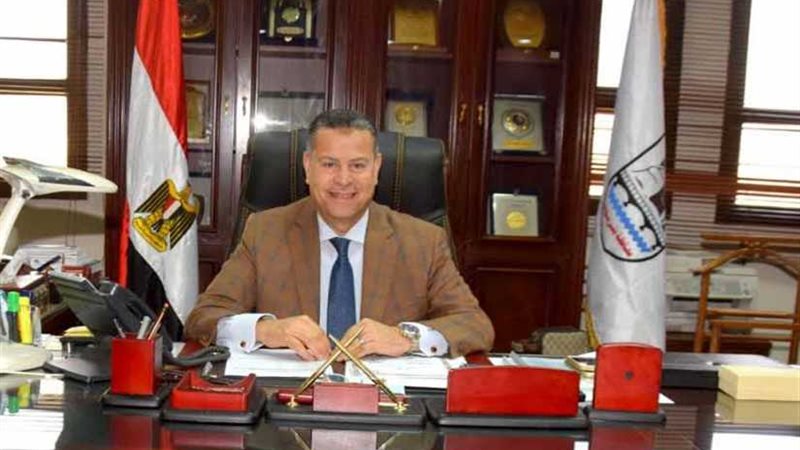 محافظ بني سويف يهنئ