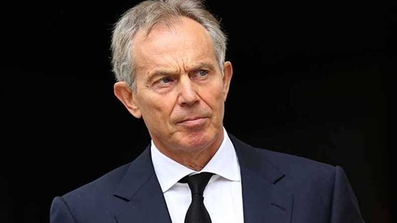 تونى بلير يشيد في