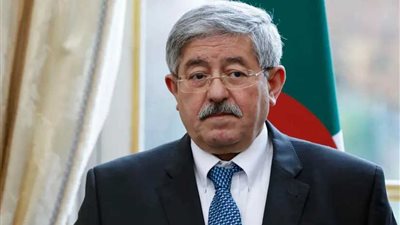 رئيس الوزراء الجزائري يبحث مع السفير المصري التعاون المشترك