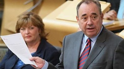 الشرطة تعتقل رئيس وزراء اسكتلندا السابق وتتهمه بالتحرش بسيدتين