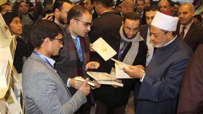 جناح الأزهر يطرح ٢٤ كتابًا بأقلام 