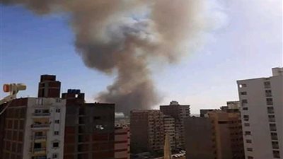 الحماية المدنية تواصل إخماد حريق عشش الملاحات بالإسكندرية