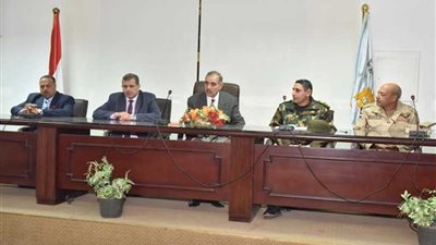 محافظ أسيوط يستعرض تلافي ملاحظات مشروع 