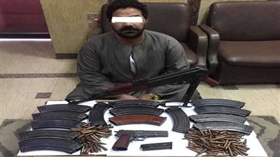 ضبط بندقية و14خزينة بحوزة صاحب محل بأسيوط