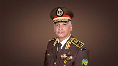 وزير الدفاع يشهد الاحتفال بانتهاء فترة الإعداد لطلبة الكليات والمعاهد العسكرية